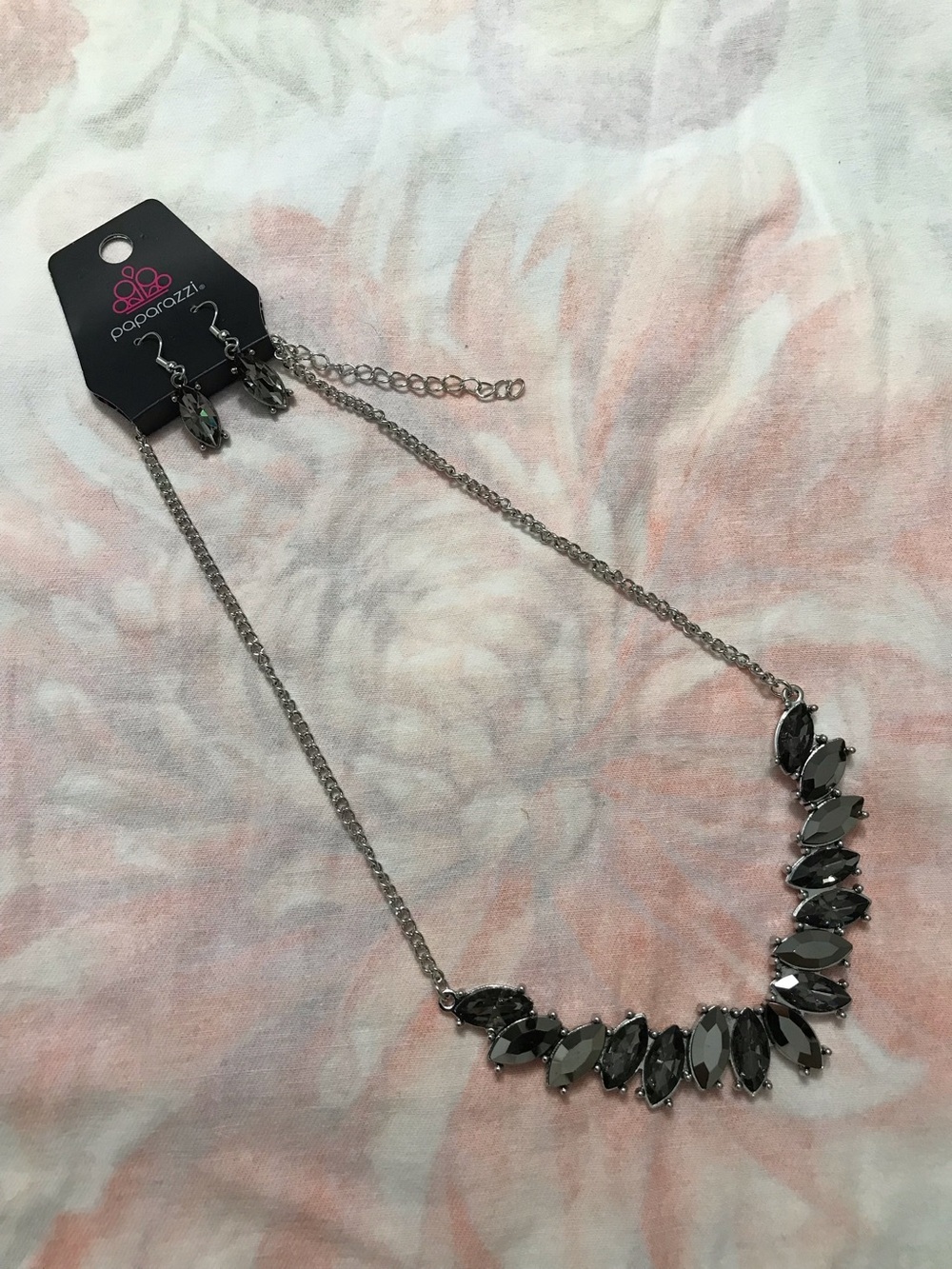 Paparazzi Silver Tone Dark Gray Rhinestone Statement Necklace & Earring Set 15”